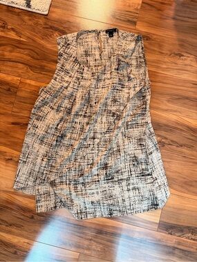 Ann Taylor Blouse, size 4, Sleeveless Printed Shirt - Black and White